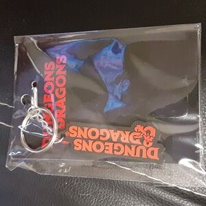 2023 WIZARDS OF THE COAST DUNGEON & DRAGONS KEYCHAIN CHARM MINT CONDITION